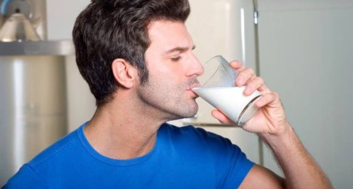 Когда мужчинам пить молоко?