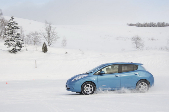 При температуре -15°С Nissan Leaf обычно проезжает 70-80 км. Для города должно хватать