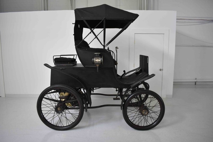 Riker Electric Car 1898 года собираются продать с аукциона