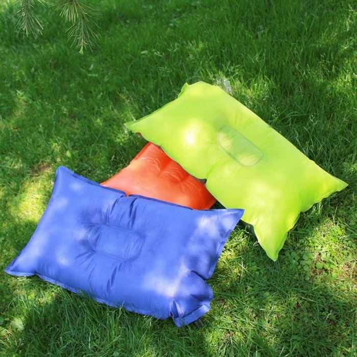 Надувная подушка — самый практичный вариант для отдыха с палаткой