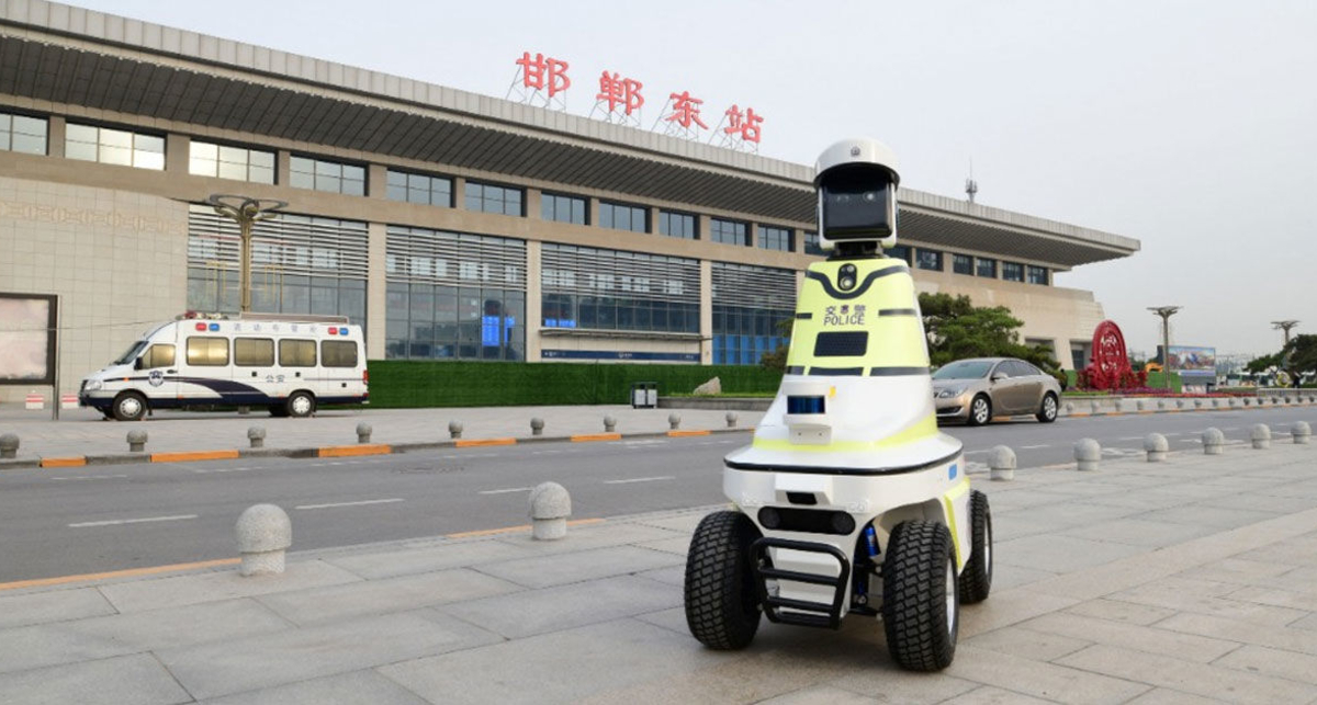 Китайский робокоп: дороги будут патрулировать роботы-полицейские
