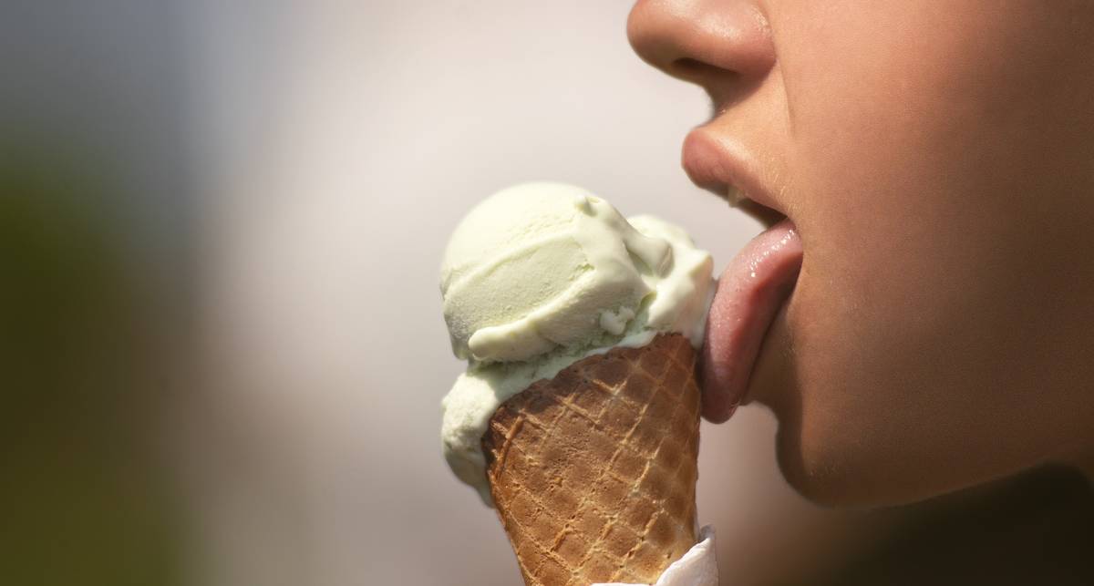Холодное лакомство: почему полезно есть мороженое?