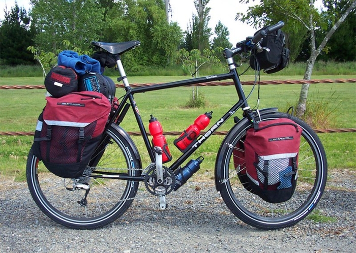 Туристический — велосипед, имеющий отверстия для багажных креплений