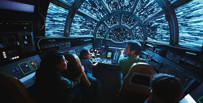 Тематический парк Star Wars: Galaxy&#039;s Edge в Диснейленде Анахайм, Калифорния. 