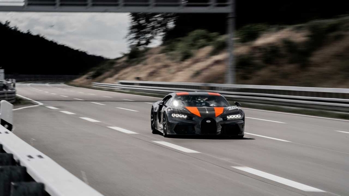 Bugatti Chiron разгоняется до 500 км/ч. Это абсолютный рекорд.