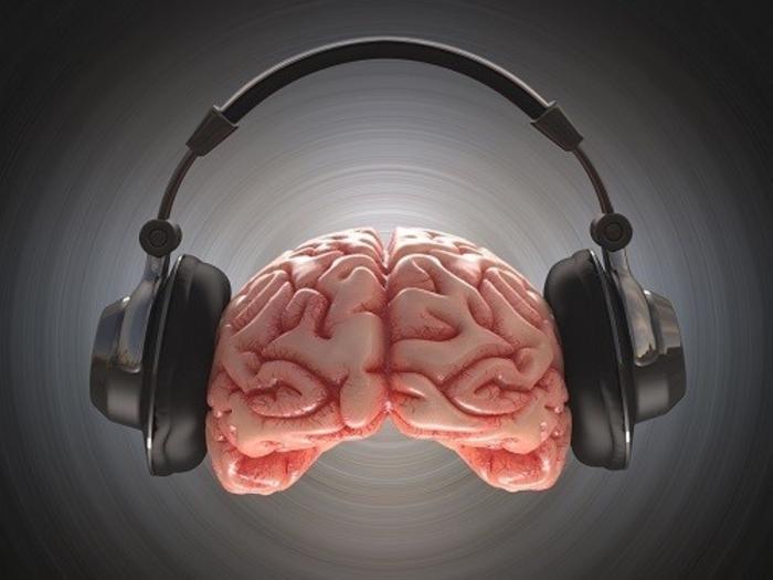 Музыка иногда, кажется, проникает в самый мозг