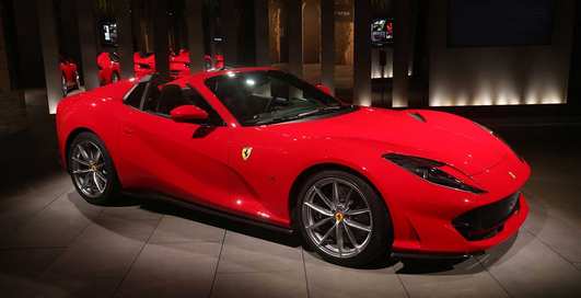 Самый быстрый серийный кабриолет: Ferrari представили новый 812 GTS