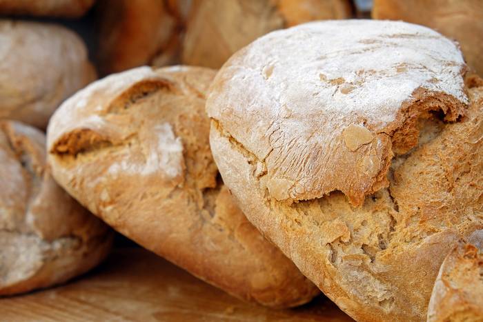 Адепты здорового питания утверждают, что глютен в больших количествах содержится в хлебе