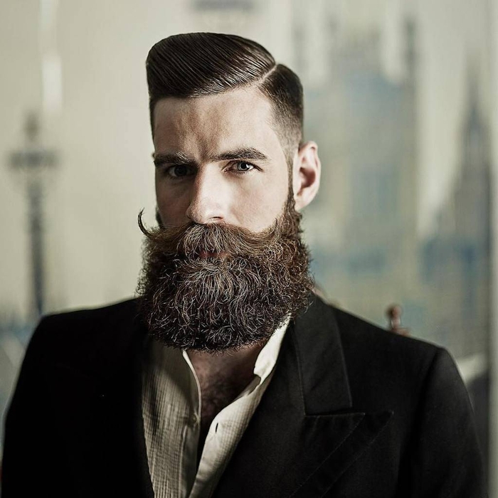 Стильный костюм — шикарное дополнение к красивой бороде