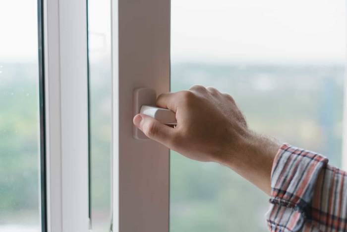 Открой окно — пусти свежий воздух в жилище