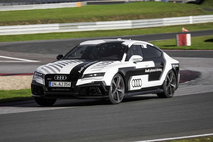 Беспилотный Audi RS7. Обычную трассу проходит на секунду медленнее топ-гонщика