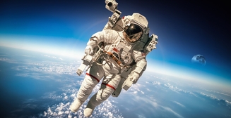 Космос между нами: 5 необычных вещей, которые делали люди на орбите