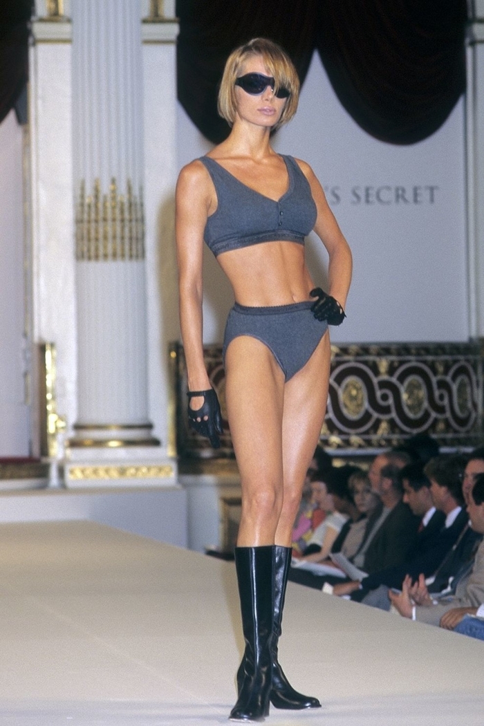 Анжелика Каллио на показе Victoria&#039;s Secret в 1995 году