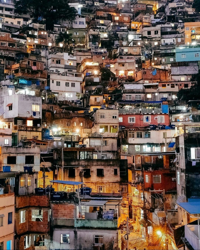 Фавелы - бедные районы на окраинах крупных бразильских городов