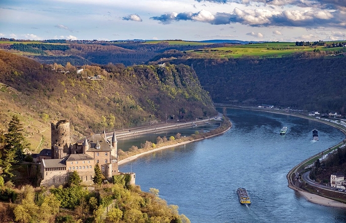 Долина Рейна - это красивые пейзажи, а еще множество замков и крепостей