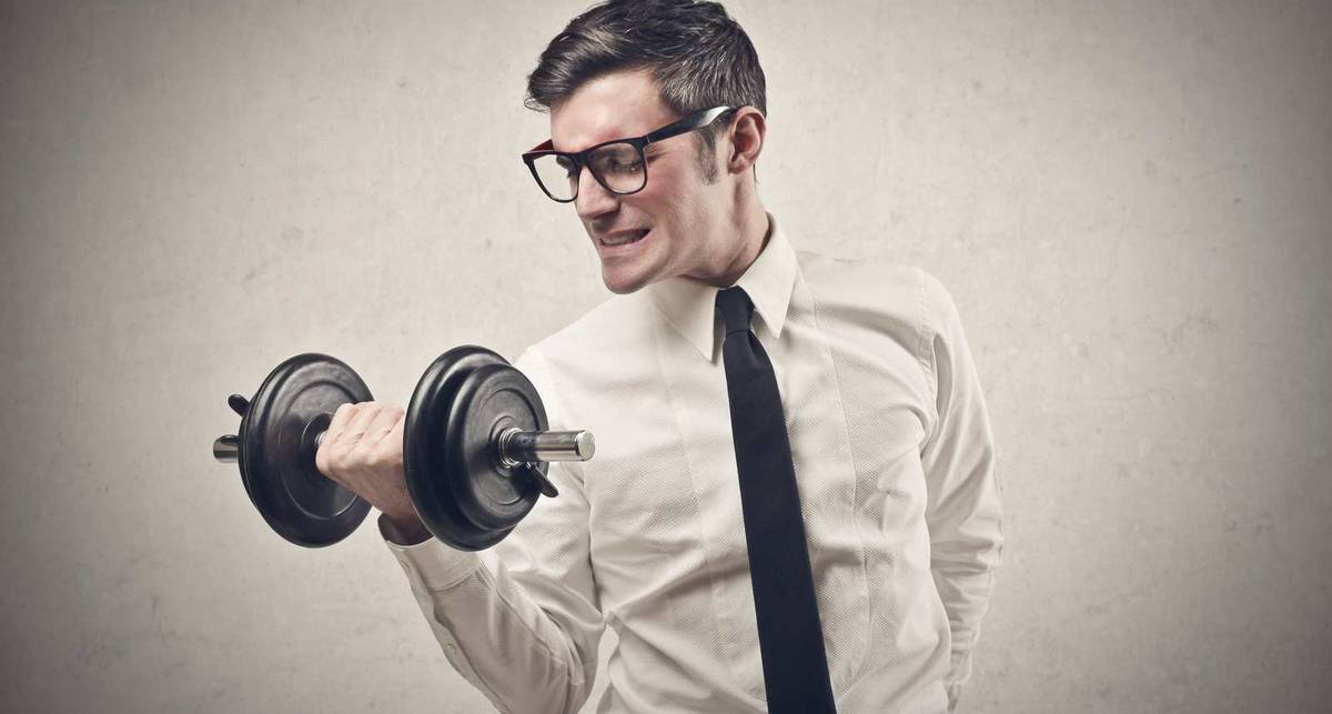 Как тренировать мышцы вне зала: 7 самых ленивых способов