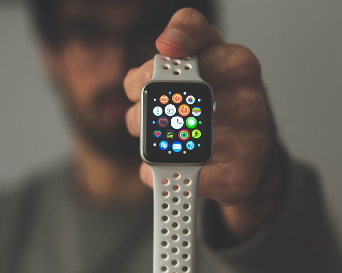 Часы Apple Watch. Первая универсальная техника, которую можно носить на теле
