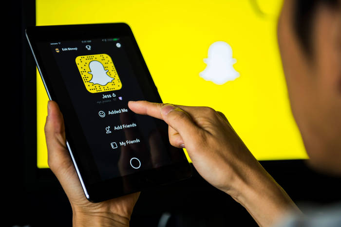 Snapchat - мобильное приложение обмена сообщениями с прикреплёнными фото и видео