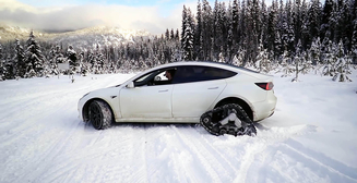 Что будет, если переделать Tesla в снегоход?