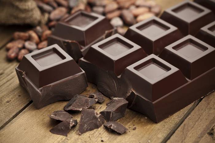 Темный шоколад содержит флаваноиды, полезные для здоровья