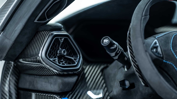 Детали кузова Zenvo TSR-S 2020 могут оставить в первозданном виде или окрасить по желанию покупателя