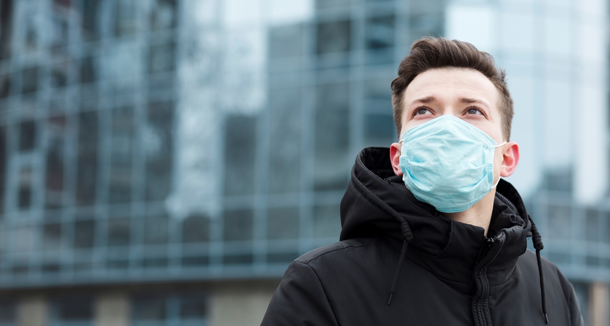 Как защититься от эпидемии по-богатому: личный очиститель воздуха и аптечка за $5000