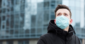 Как защититься от эпидемии по-богатому: личный очиститель воздуха и аптечка за $5000