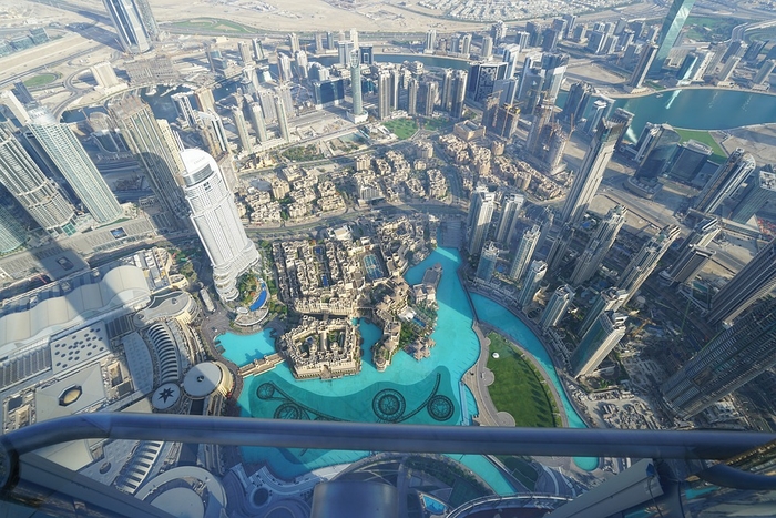 Вид со смотровой площадки на 148 этаже Башни Бурдж Халифа