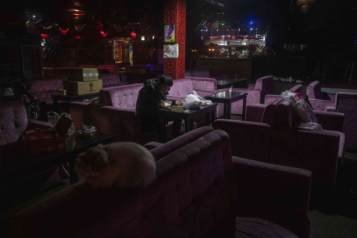 Пекин. Одинокая закусочная, известная своей ночной жизнью