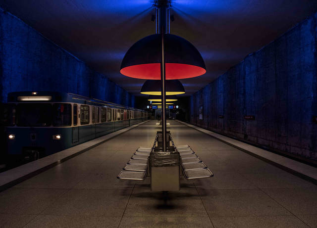 Большие города, пустые поезда: New York Times показал снимки безлюдных мегаполисов