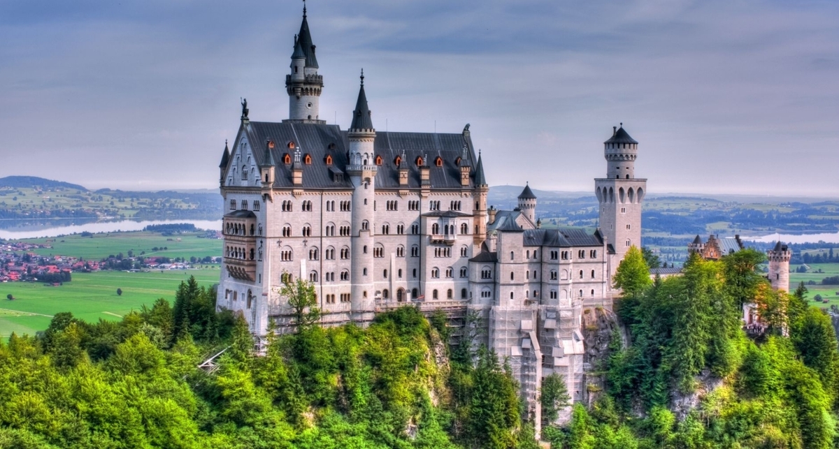 Как попасть в сказку: 10 самых красивых замков с богатой историей