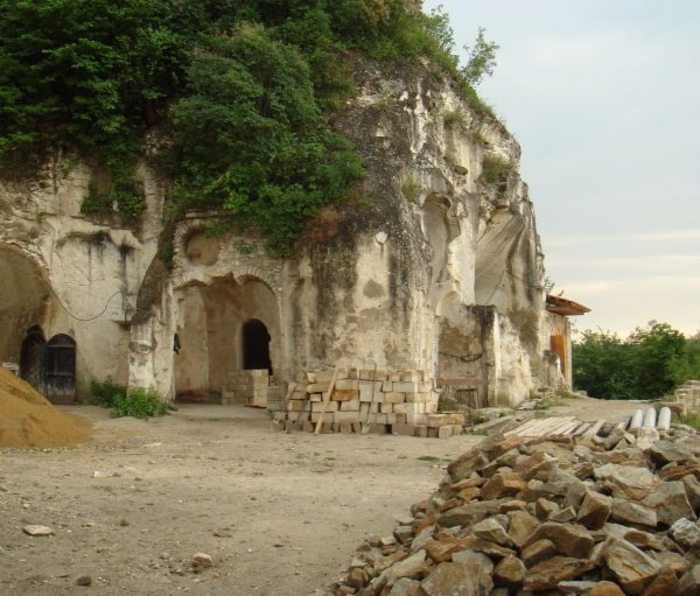 Скальный монастырь - одно из древнейших мест в Украине