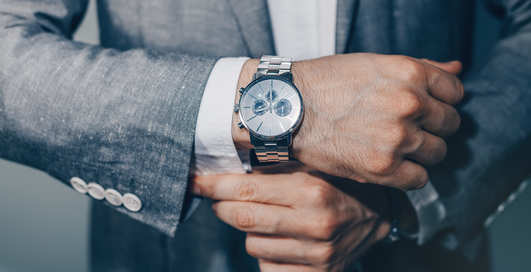 Каучук, кожа или металл: на каком браслете носить часы