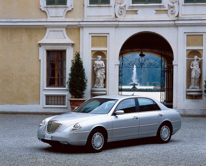 Lancia Thesis (2001−2009)