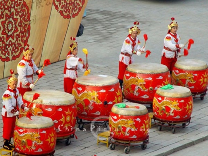 Барабаны. Их придумали в Китае — в районе 5500-2350 гг. до нашей эры