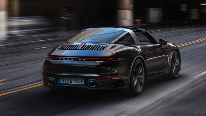 Porsche 911 Targa имеет особенность: не складывает верх, пока рядом есть препятствия