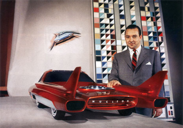 Уильям Форд рядом с моделью концепт-кара, 1957 год