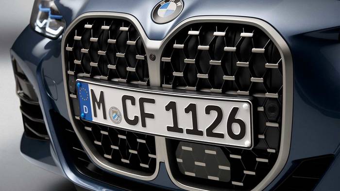 Увеличенная решетка радиатора — одна из главных особенностей нового BMW 4-й серии