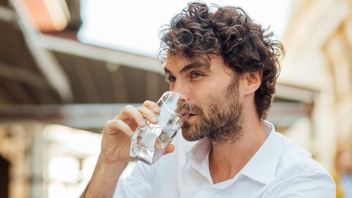 Как правильно пить воду летом — делай это регулярно