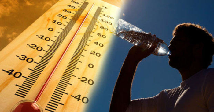 Добивает жара — пей много воды и не высовывайся на солнце