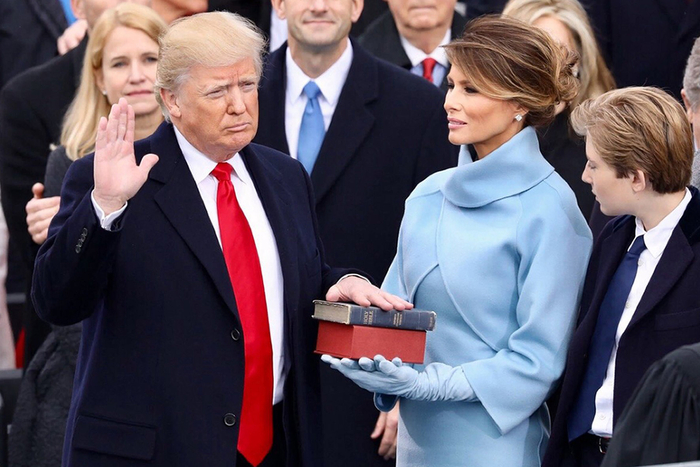 Дональд Трамп с супругой Меланией Трамп на инаугурации