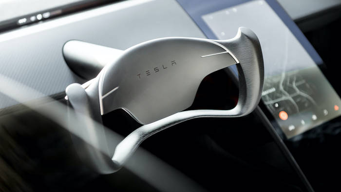 Вот так будет выглядеть «баранка» Tesla Roadster