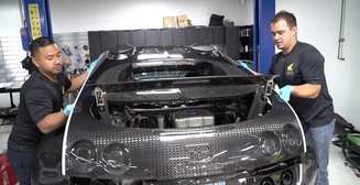 Долго, дорого и сложно: как меняют масло в Bugatti Veyron