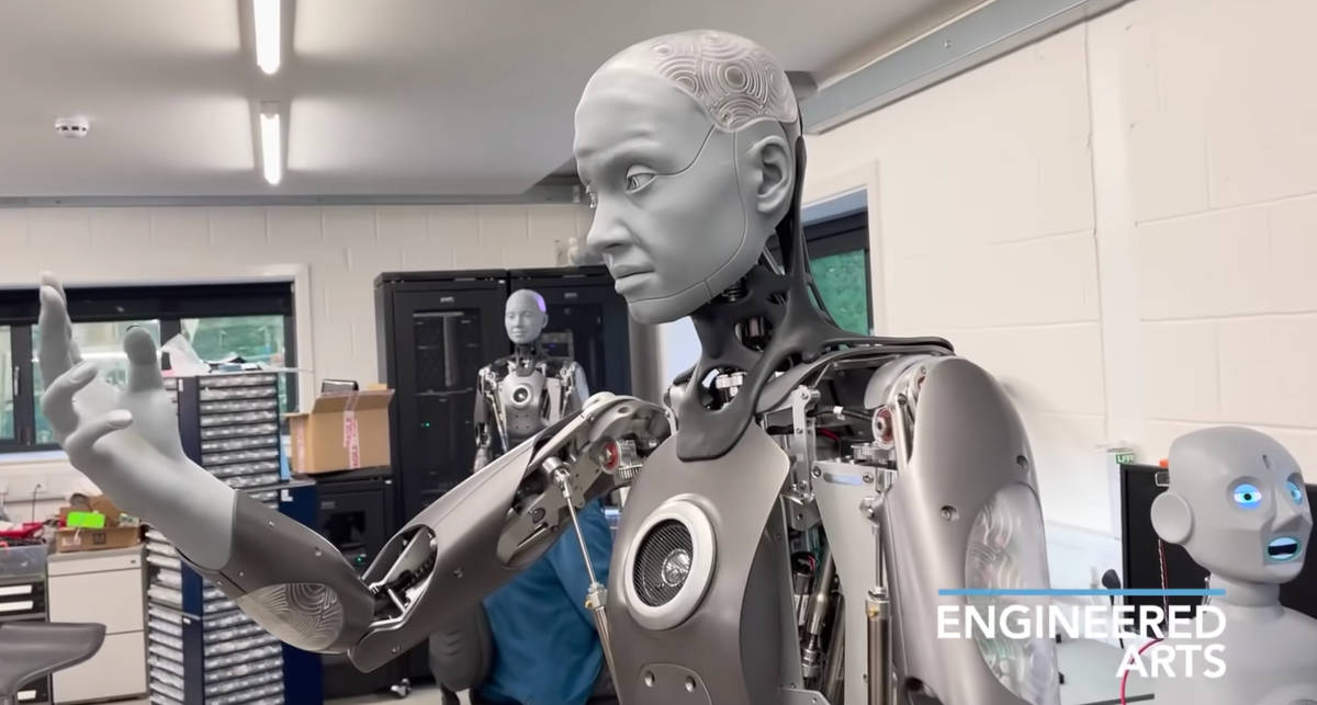 Робот Ameca от британских инженеров поразил своей схожестью с человеком