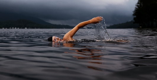Плавання покращує когнітивні функції та відновлює організм після стресу