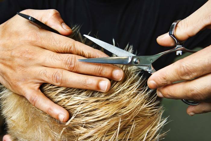 Когда стричь волосы: секреты правильной прически