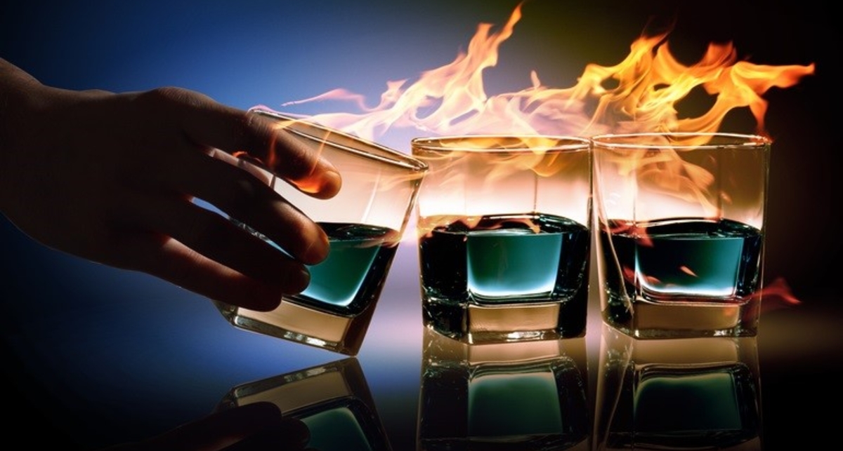 Горят синим пламенем: ТОП-5 коктейлей с огнем