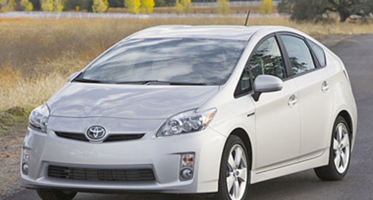 Гибридная Toyota лидирует на авторынке Японии уже 4 месяца