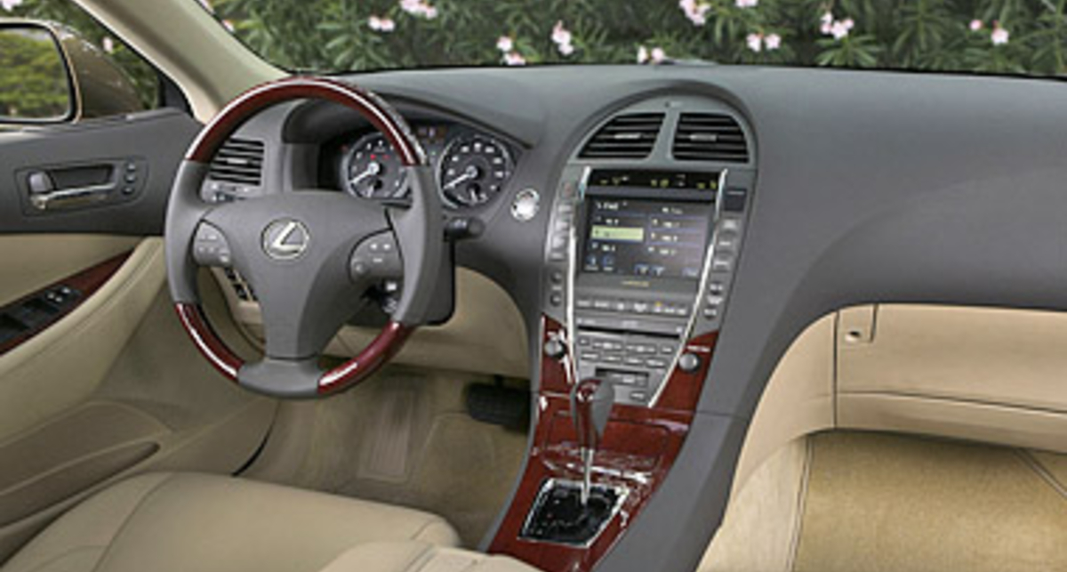 Коврик стал причиной гибели пассажиров Lexus