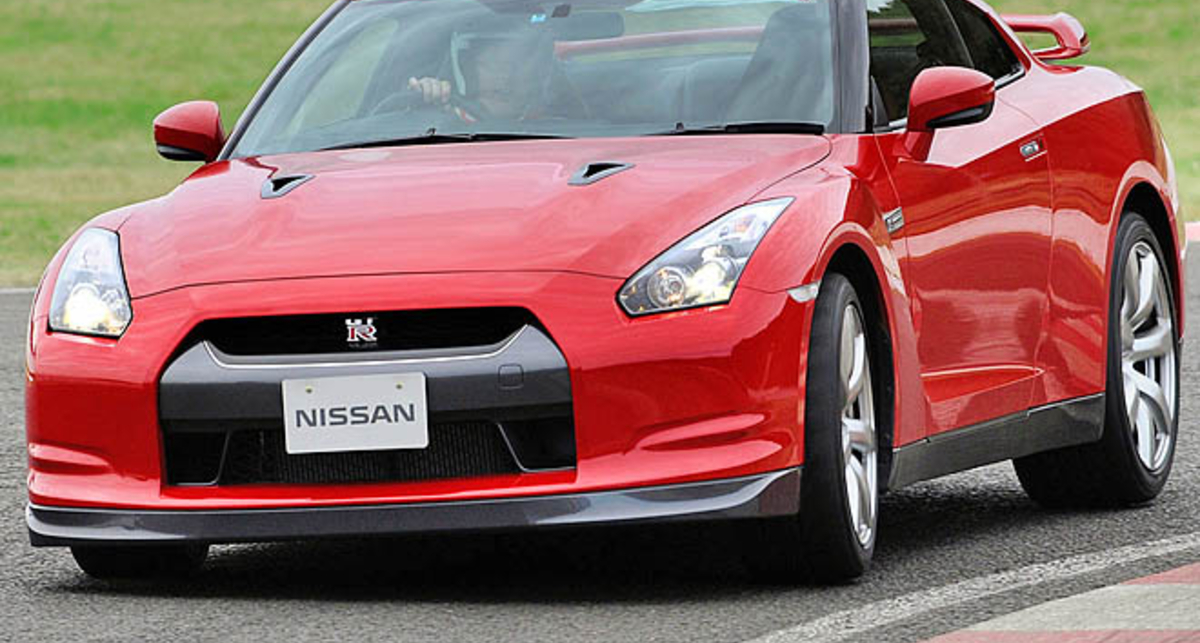 Nissan GT-R станет гибридом